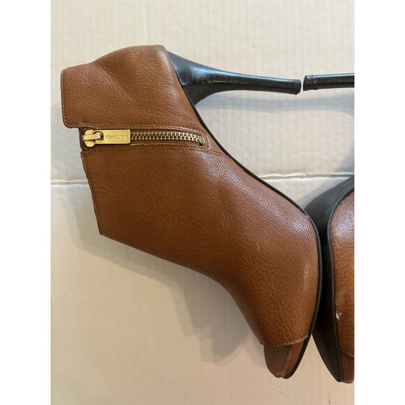 Michael Kors Sz 8.5 M Cheyenne Ankle Bootie Leather Brown Gold Accent 4” Heels - Picture 6 of 14